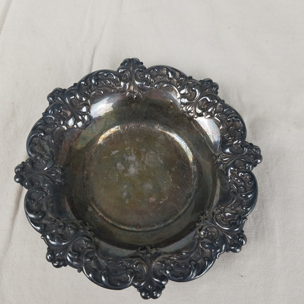 Wallace Silverplate‎ Nut Bowl Small Silver Baroque Floral Trinket Dish 402